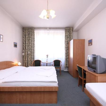 براغ Hotel Legie Bed And Breakfast المظهر الخارجي الصورة