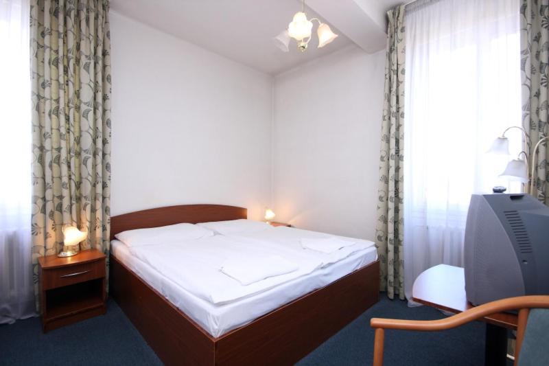 براغ Hotel Legie Bed And Breakfast المظهر الخارجي الصورة