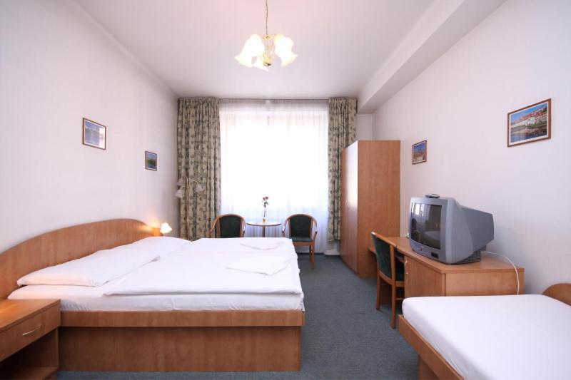 براغ Hotel Legie Bed And Breakfast المظهر الخارجي الصورة